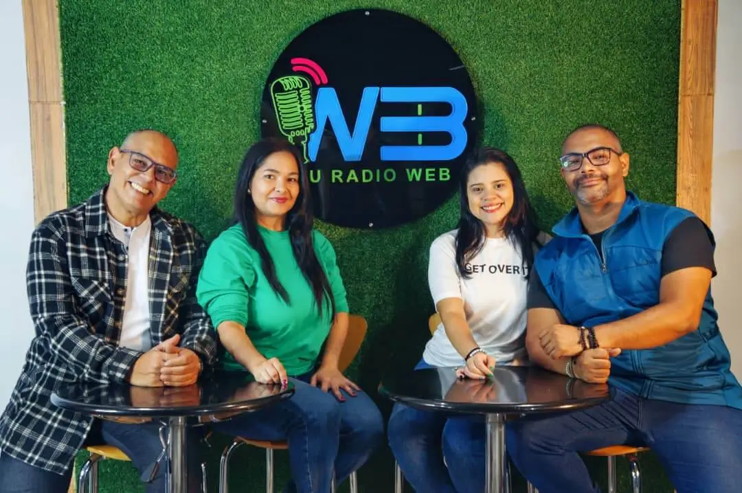Junta directiva de Tu Radio Web en el estudio de Chacao, Caracas