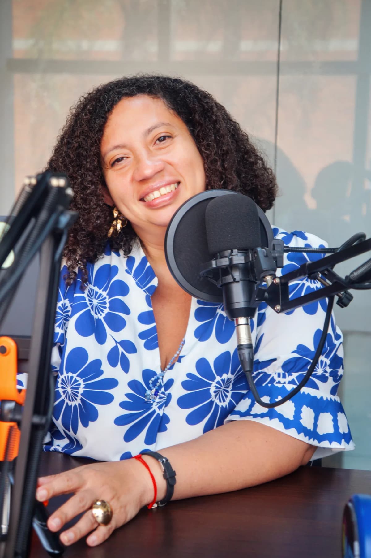 Portada de White Paper, programa de Tu Radio Web en Chacao, Venezuela